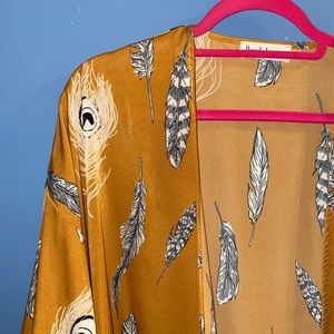 Mustard flowy, feather patterned boho kimono!